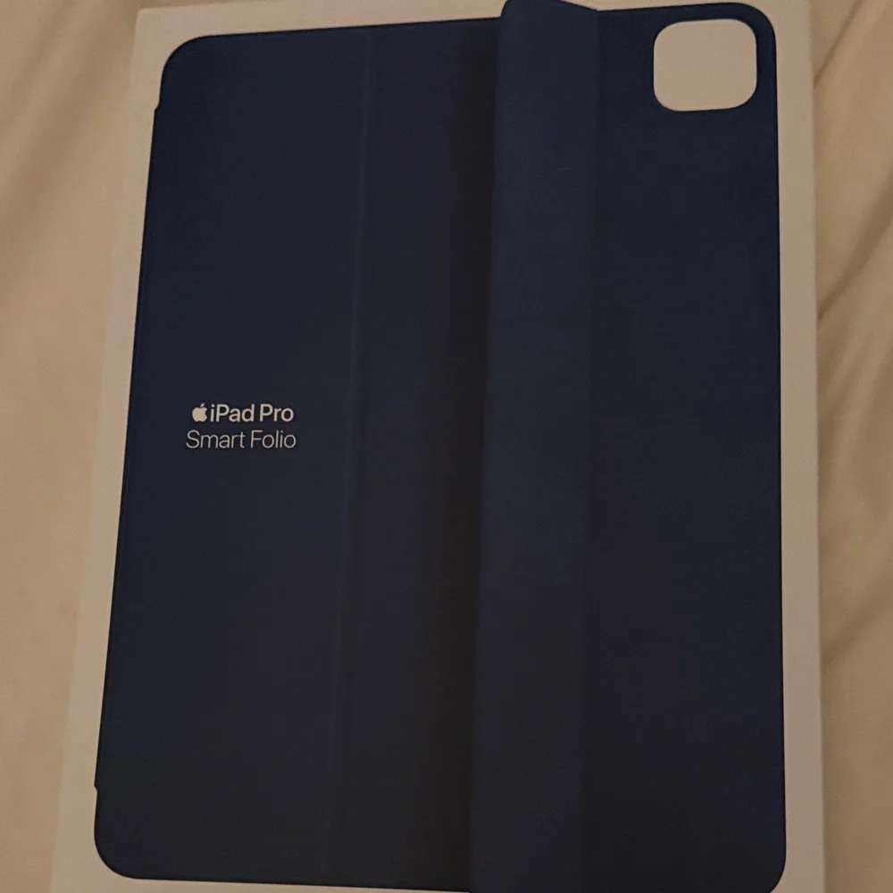 Apple iPad Pro Smart Folio - Navy - Picture 1 of 5